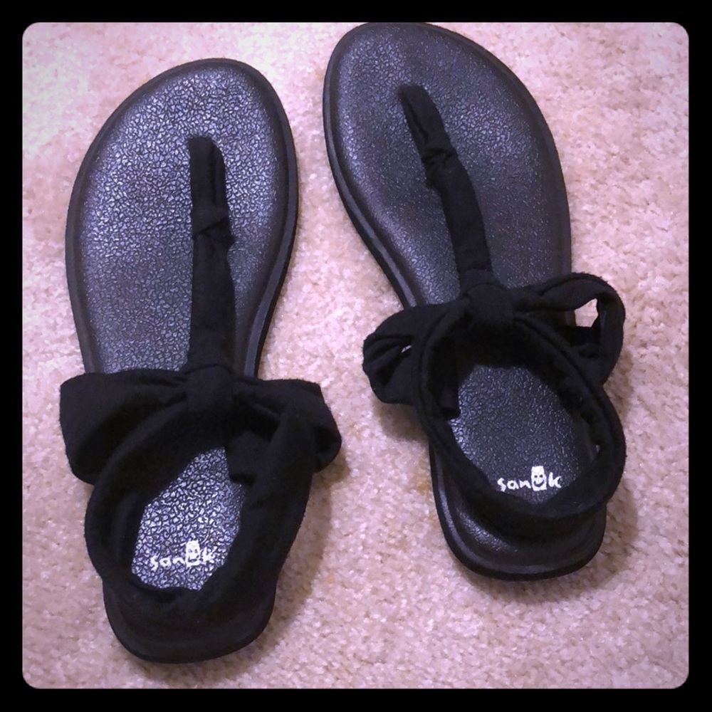 Sanuk signature black sandals